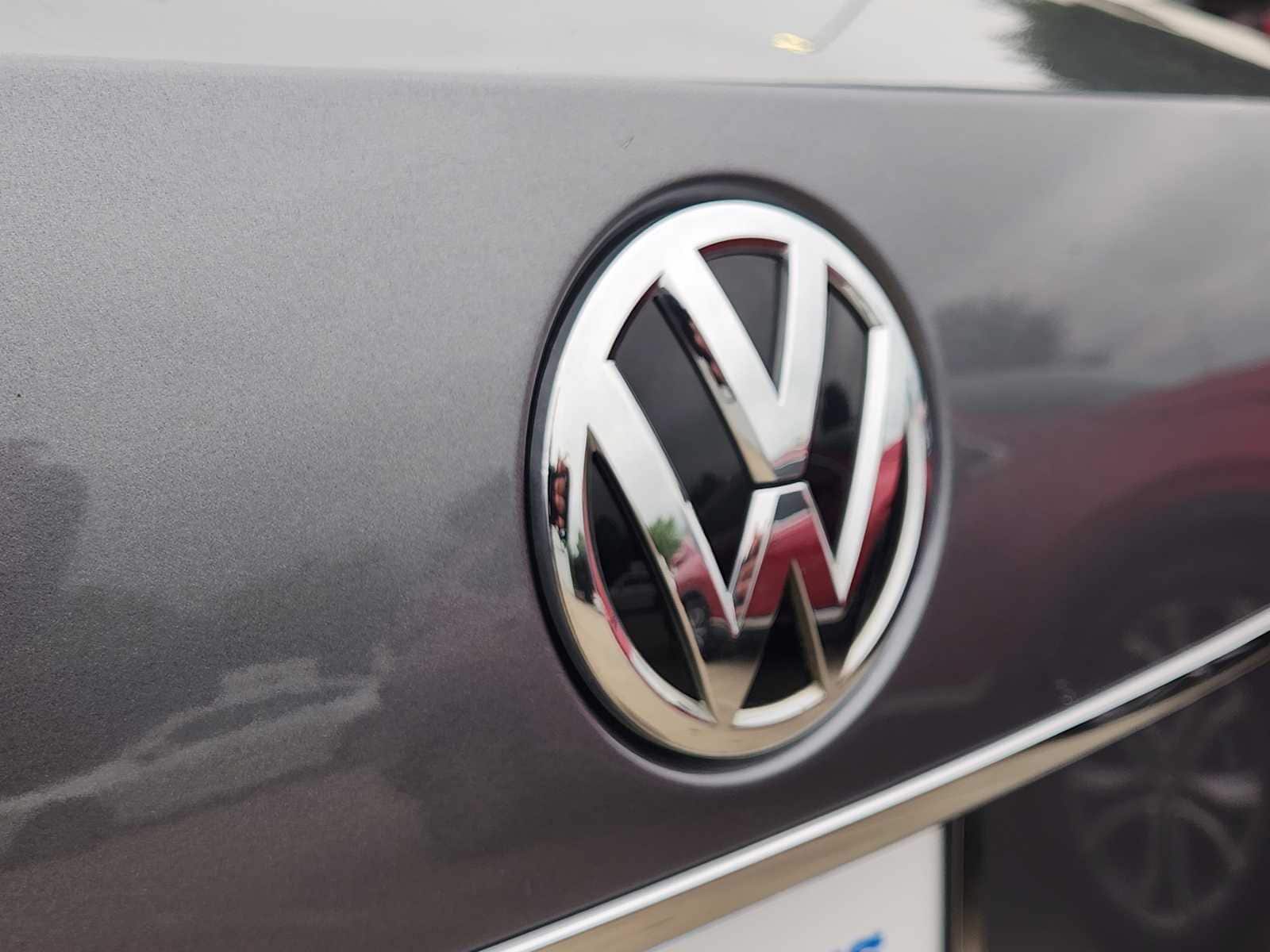 Thumbnail: 2017 Volkswagen Passat - 7