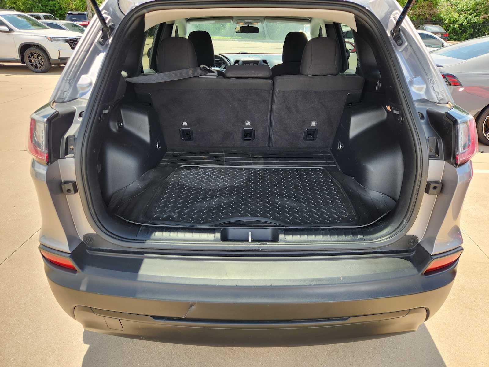 Thumbnail: 2020 Jeep Cherokee - 19
