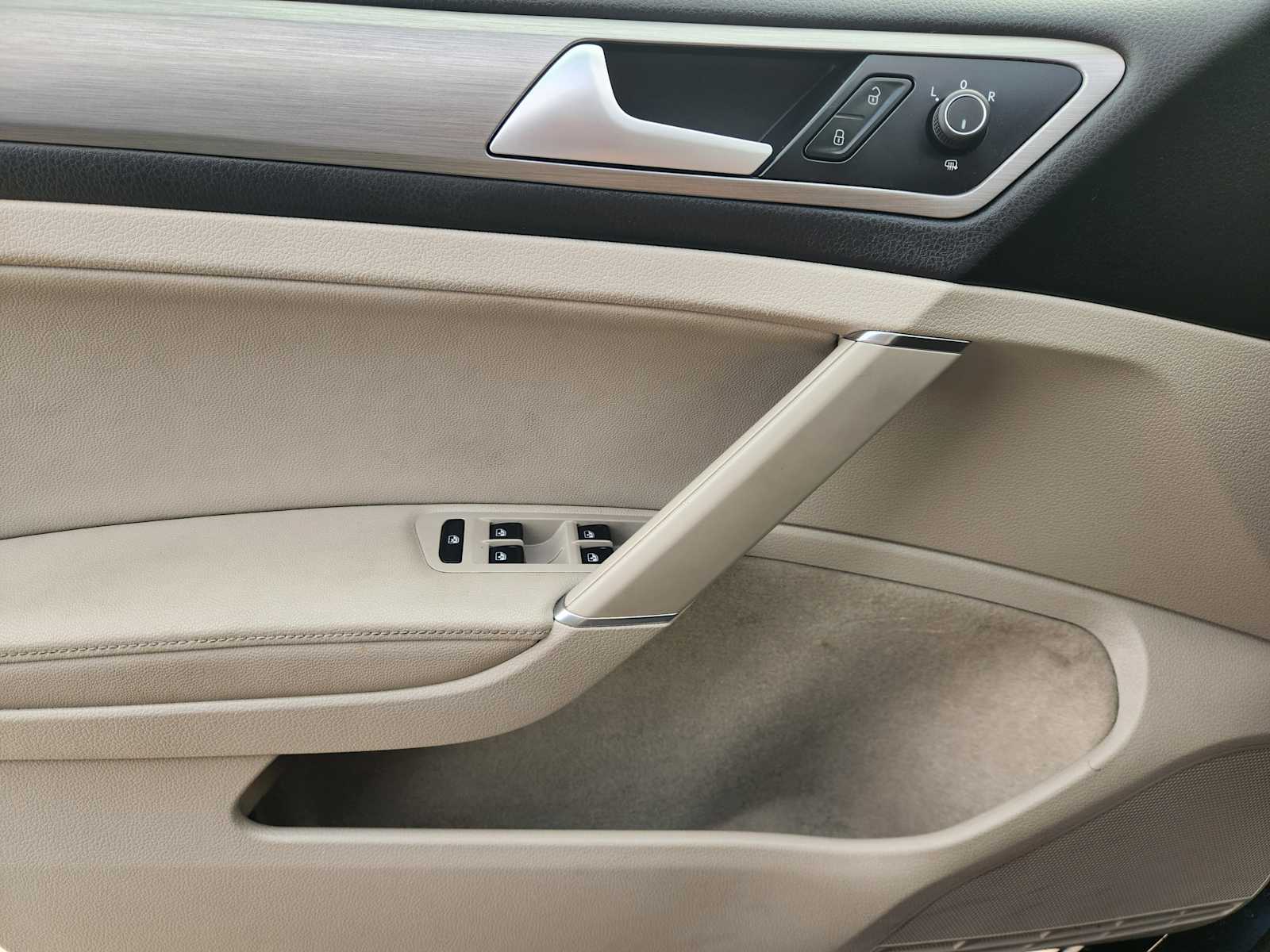 Thumbnail: 2017 Volkswagen Golf - 28