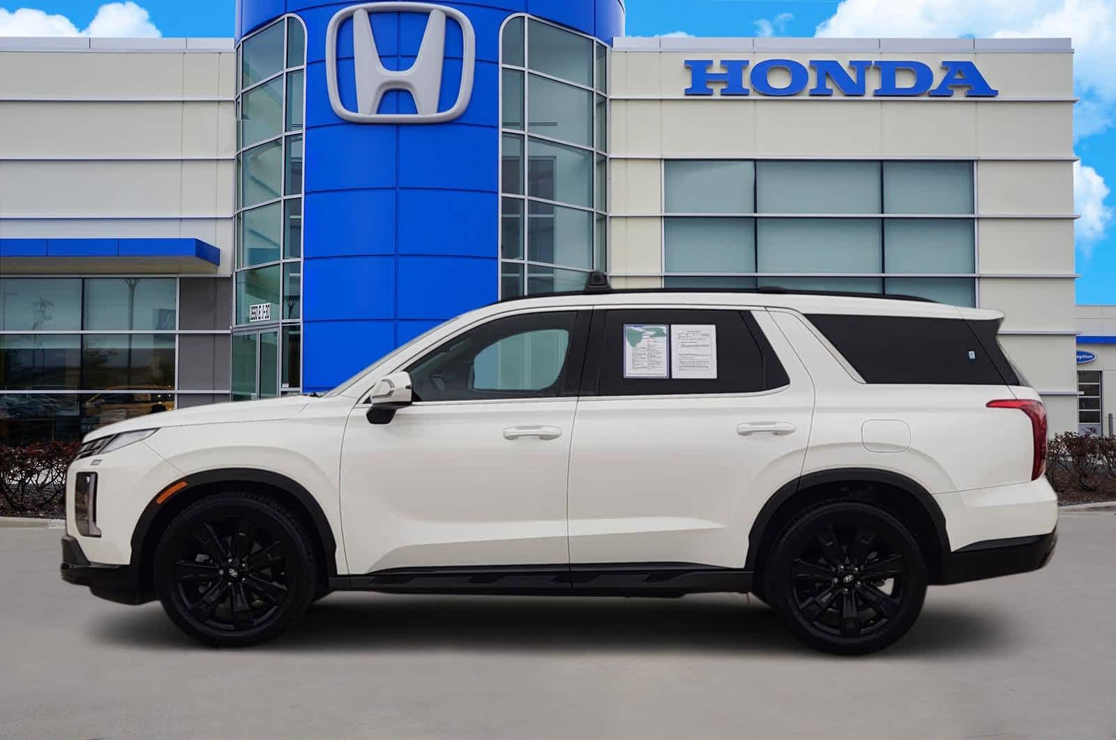 Thumbnail: 2023 Hyundai Palisade - 3