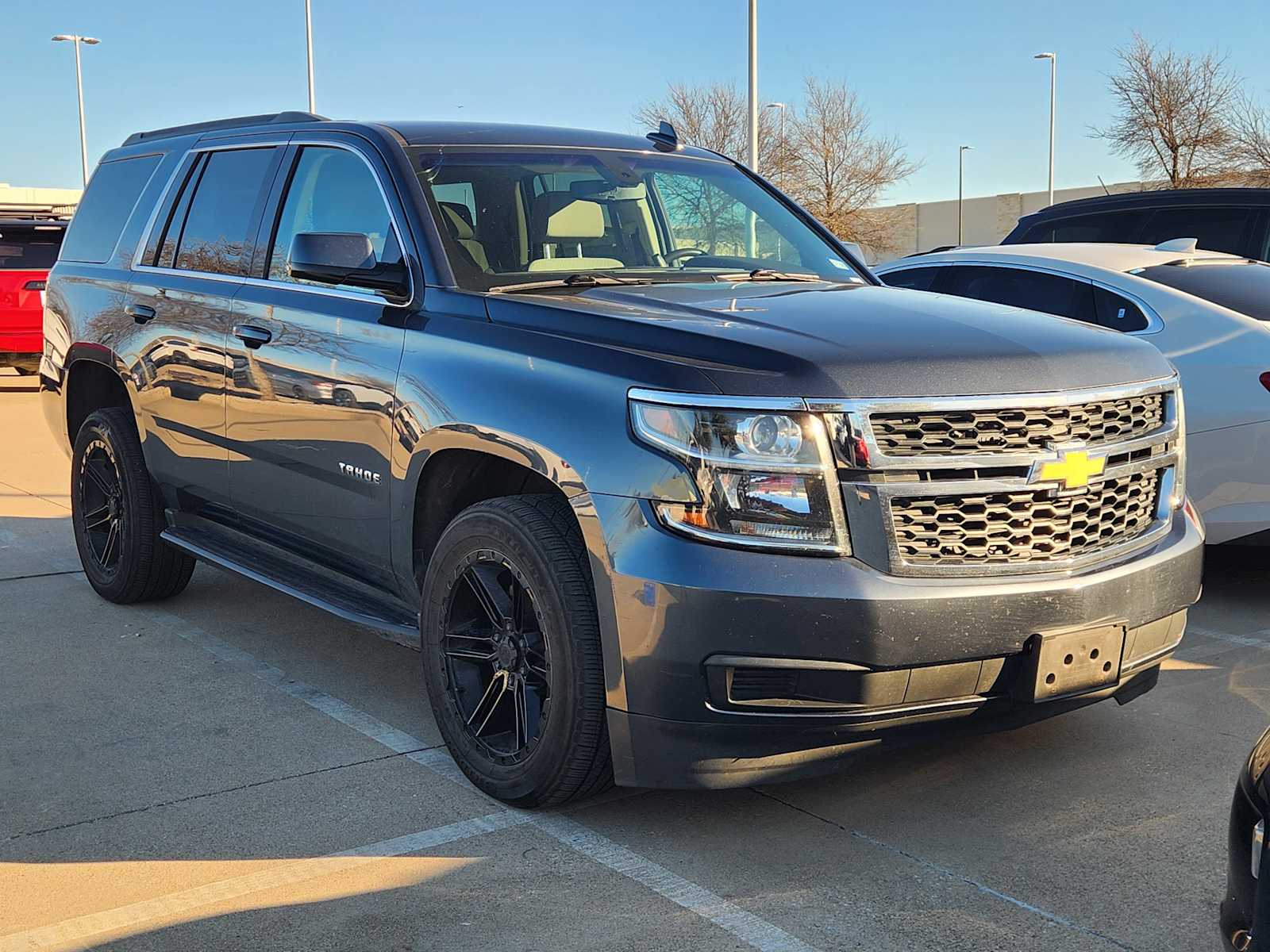 Thumbnail: 2019 Chevrolet Tahoe - 3