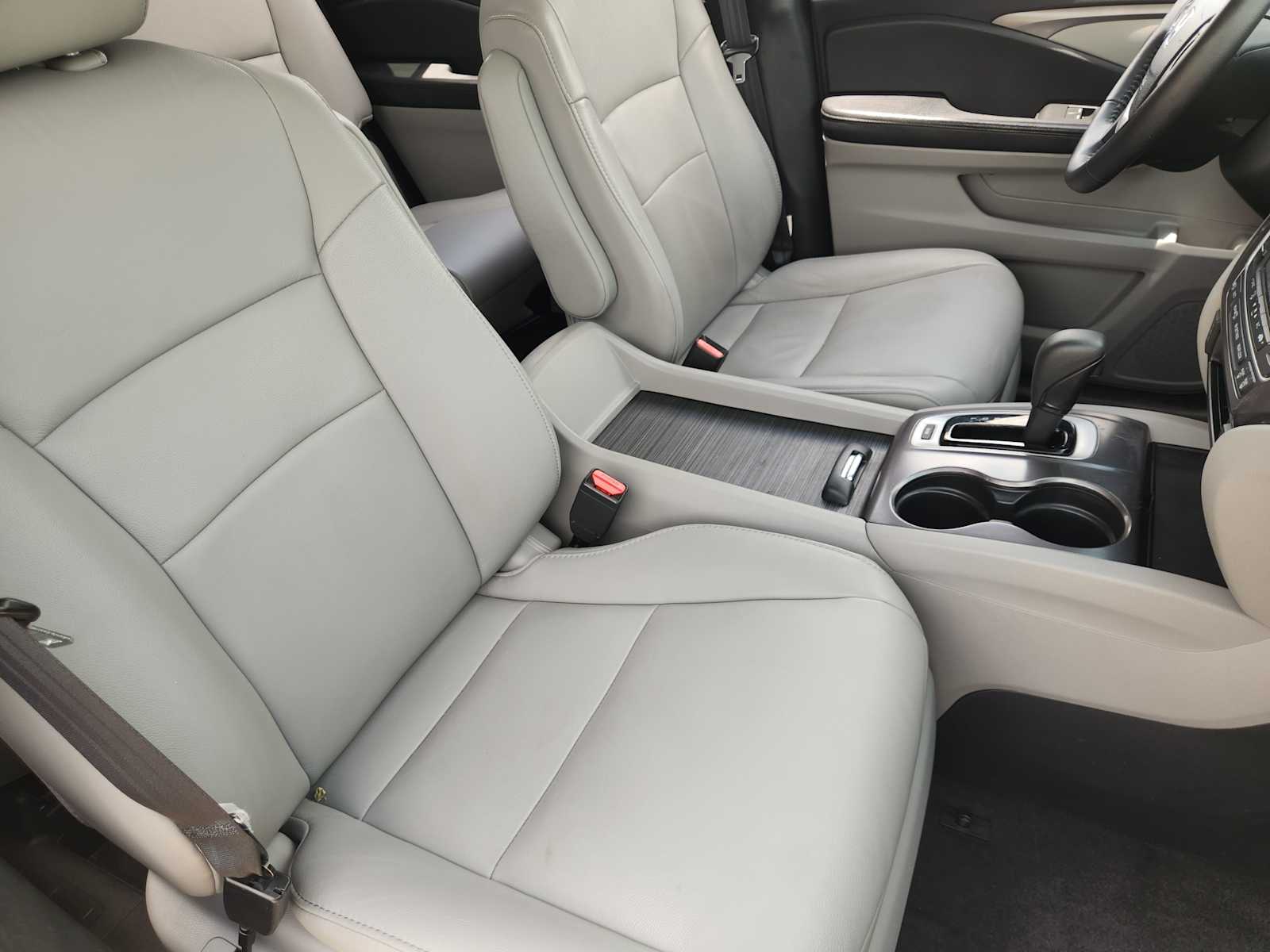 Thumbnail: 2017 Honda Pilot - 15