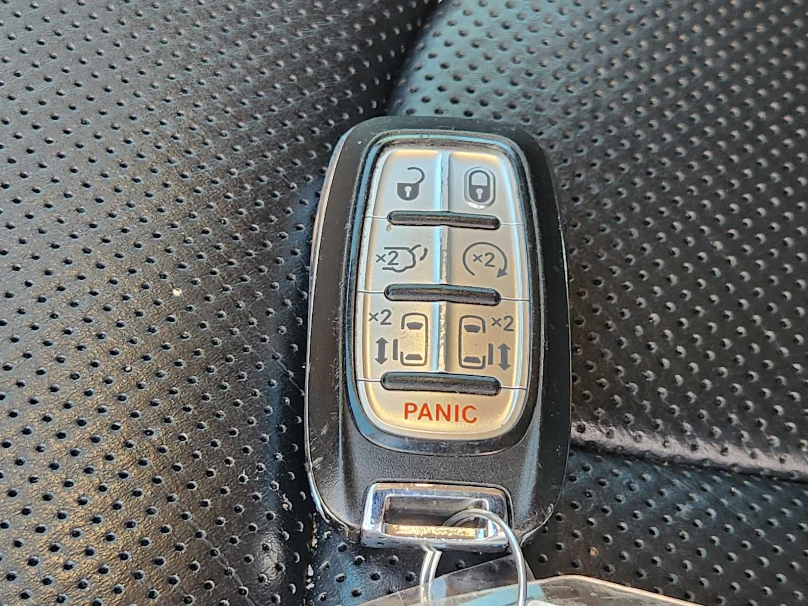 Thumbnail: 2022 Chrysler Pacifica - 21