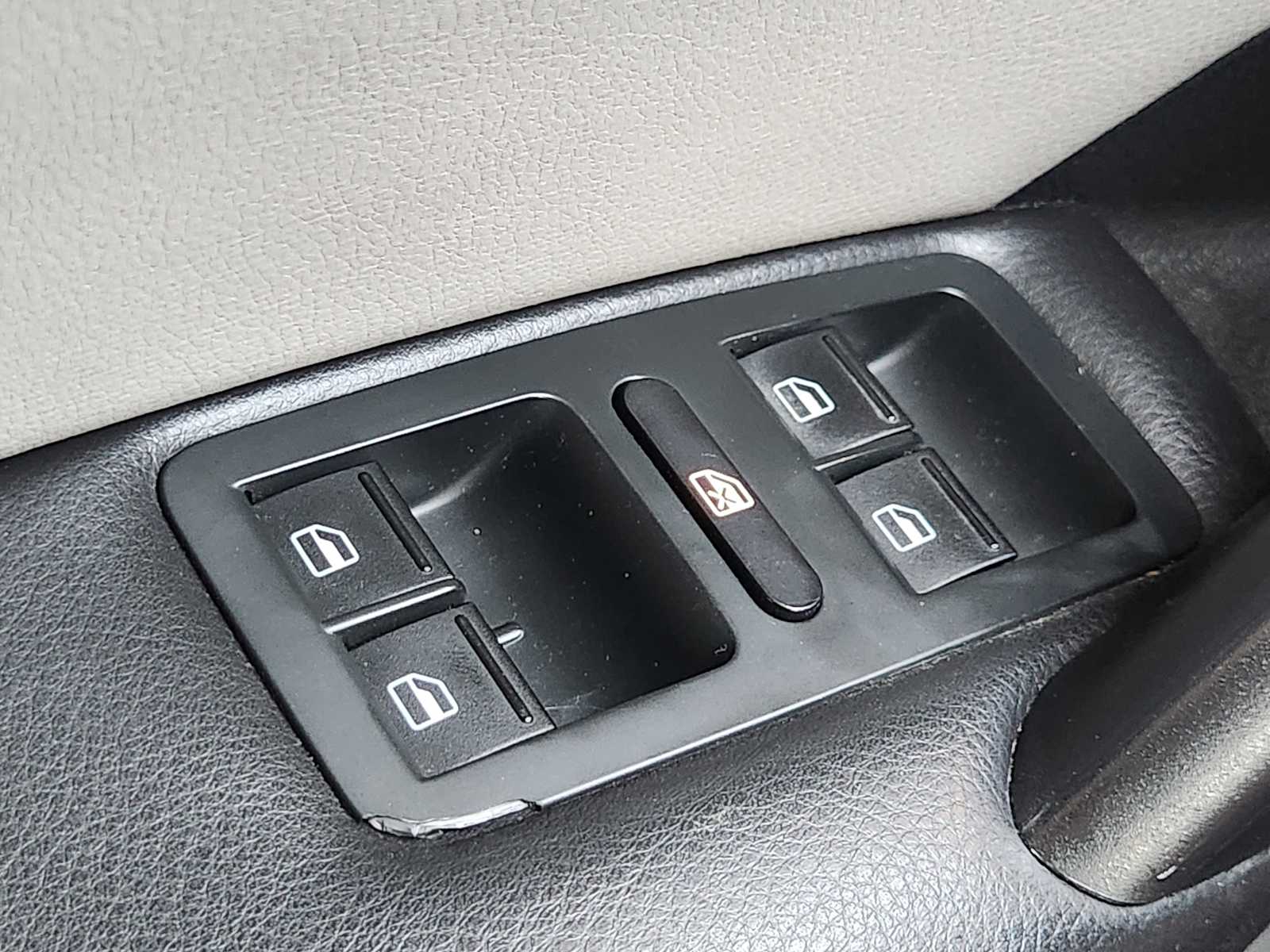 Thumbnail: 2015 Volkswagen Passat - 28