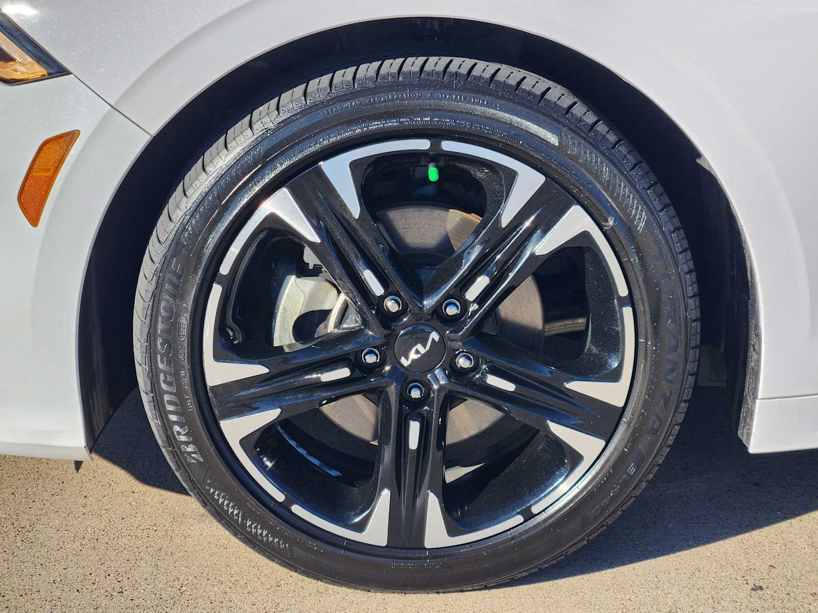 Thumbnail: 2023 Kia K5 - 21