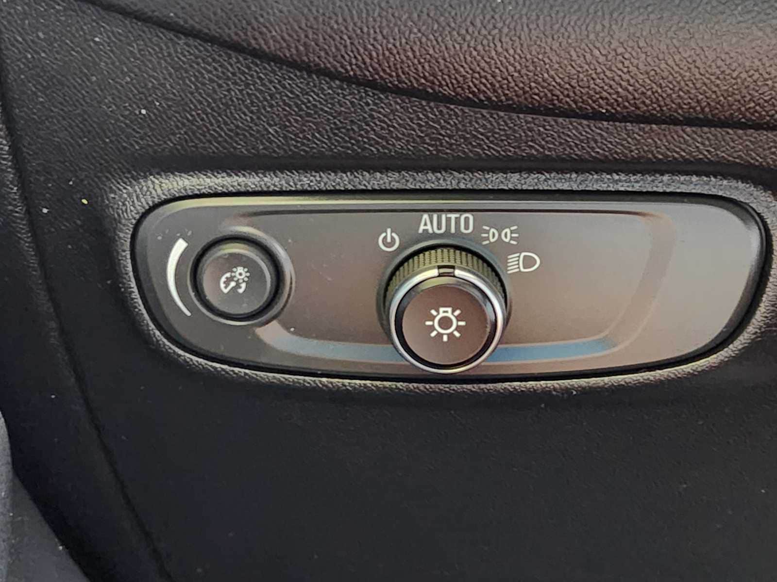 Thumbnail: 2020 Chevrolet Equinox - 26