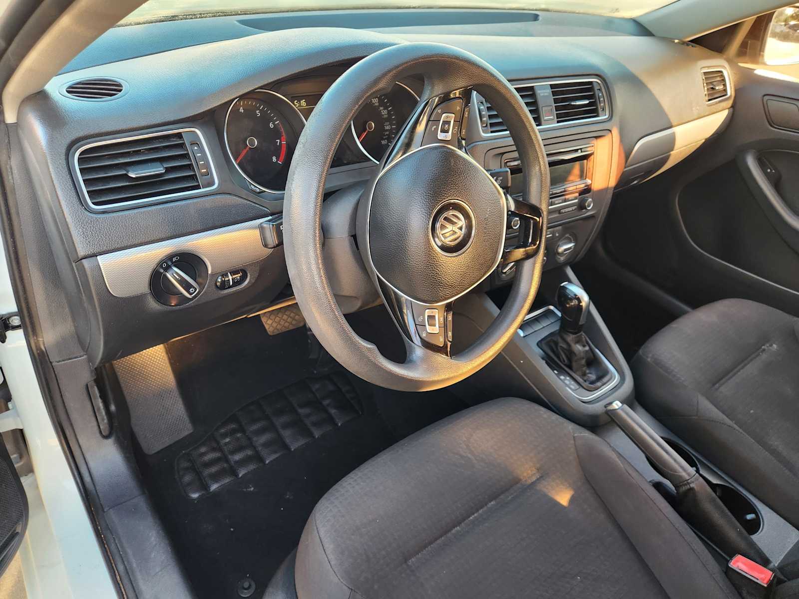 Thumbnail: 2015 Volkswagen Jetta - 8