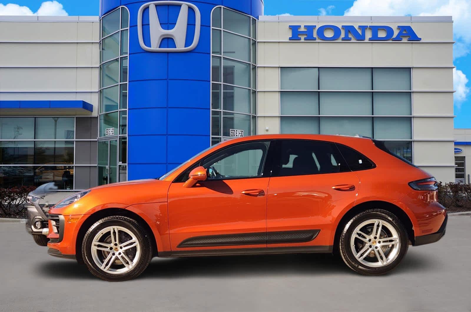 2022 Porsche Macan photo 3