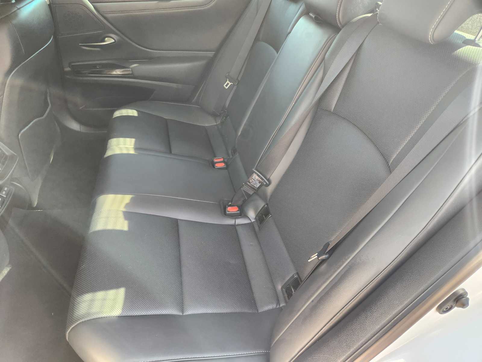 Thumbnail: 2022 Lexus ES - 13