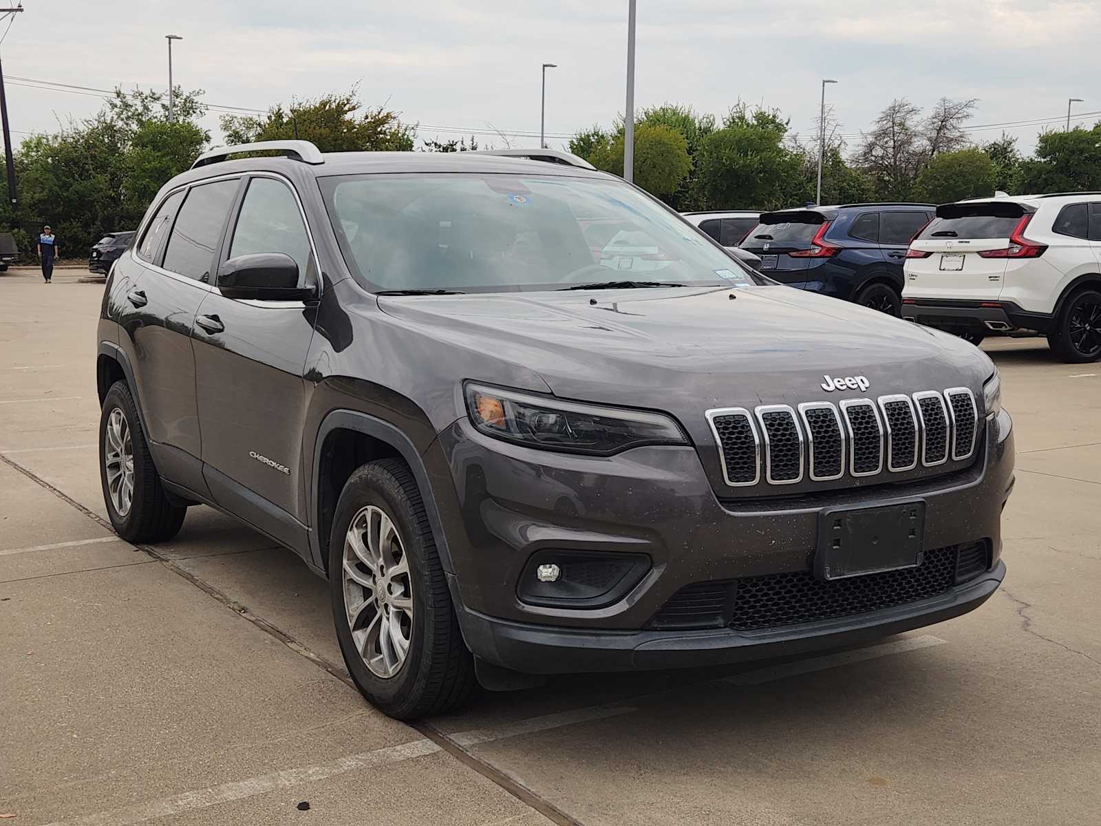 Thumbnail: 2019 Jeep Cherokee - 3
