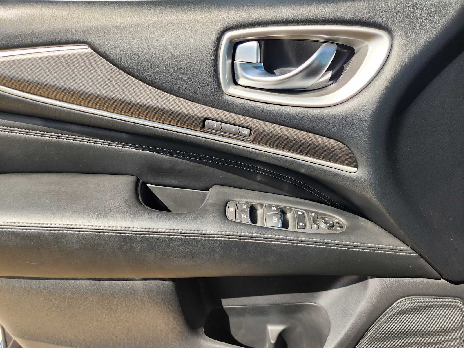 Thumbnail: 2017 INFINITI QX60 - 30