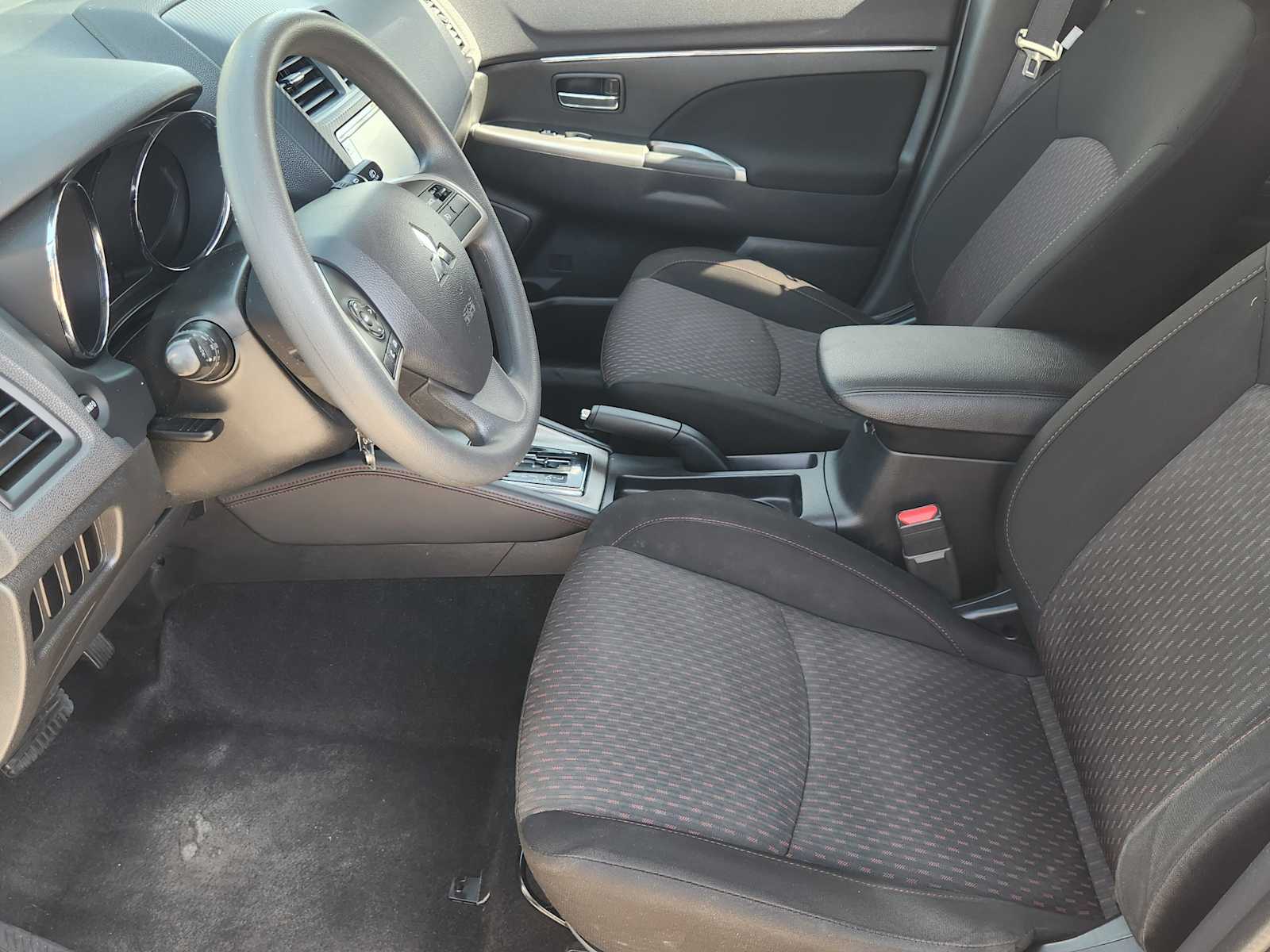 Thumbnail: 2018 Mitsubishi Outlander Sport - 11