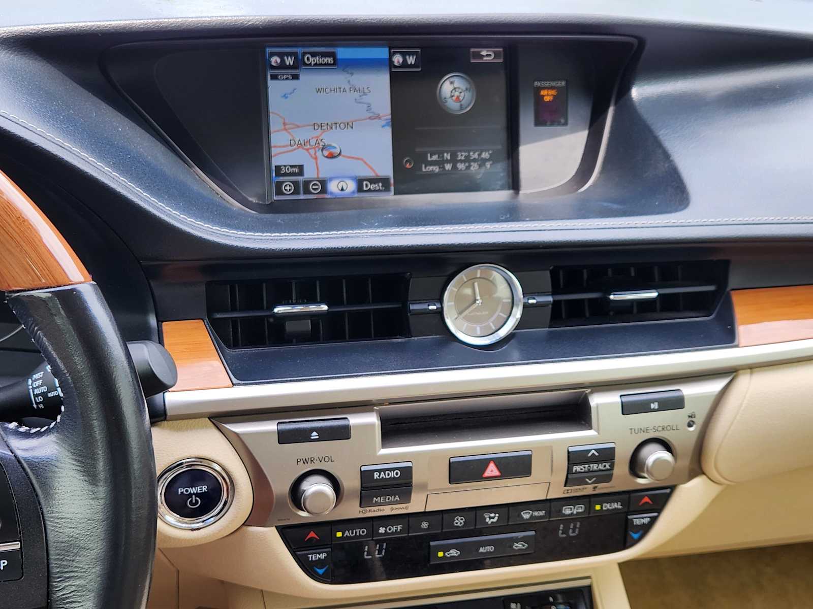 Thumbnail: 2015 Lexus ES - 16