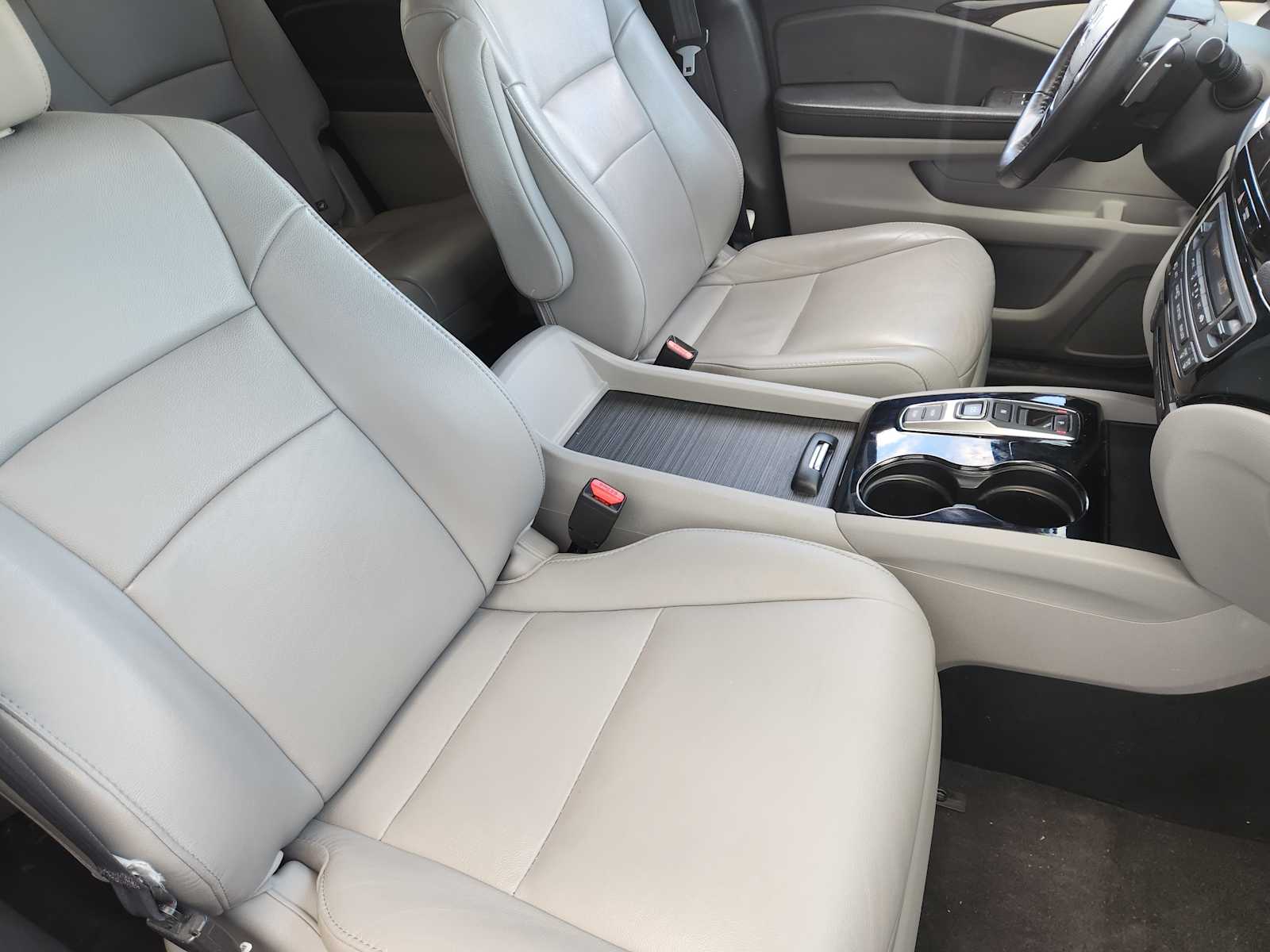 Thumbnail: 2018 Honda Pilot - 15