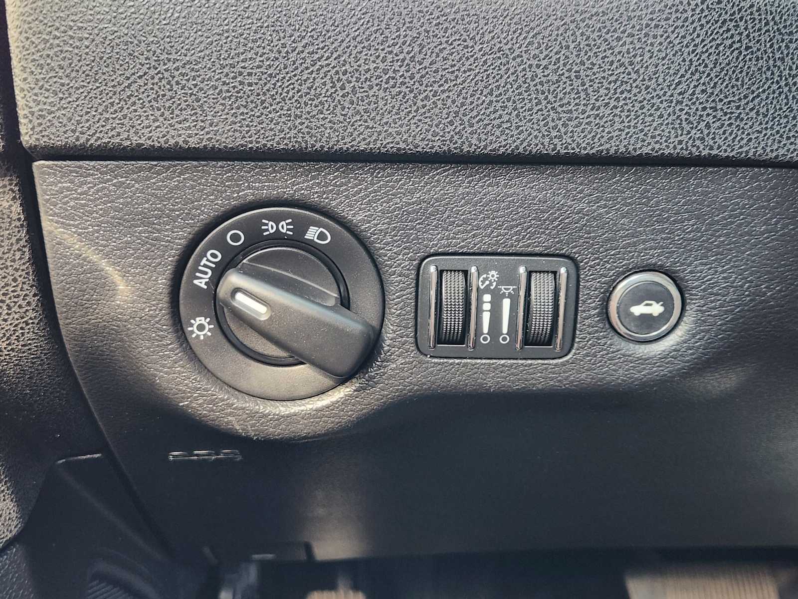 Thumbnail: 2013 Dodge Charger - 28