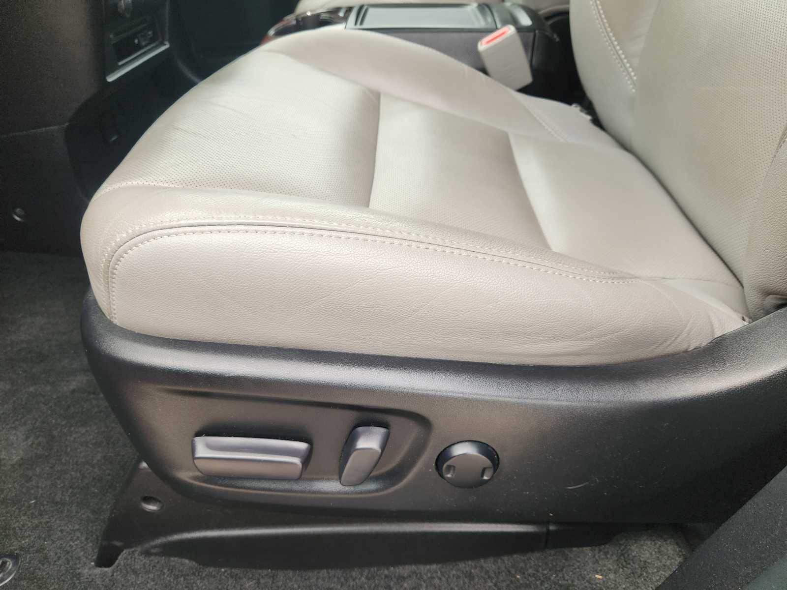 Thumbnail: 2019 Toyota Sienna - 31