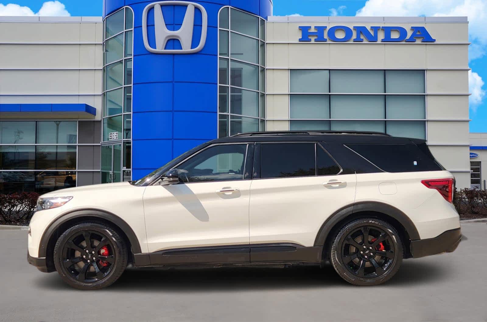 2021 Ford Explorer ST photo 3