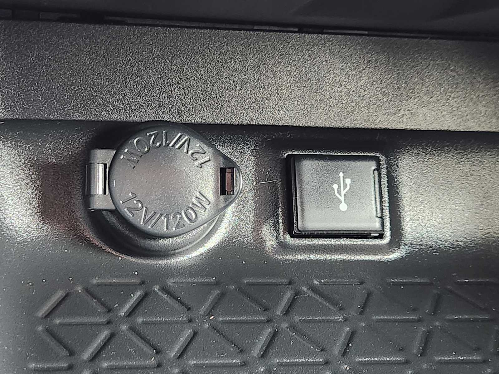 Thumbnail: 2021 Toyota RAV4 - 28