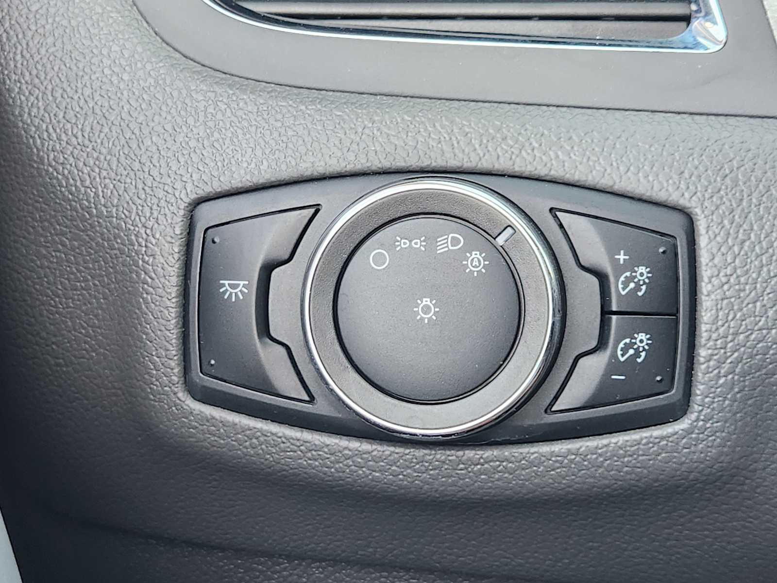 Thumbnail: 2014 Ford Edge - 26