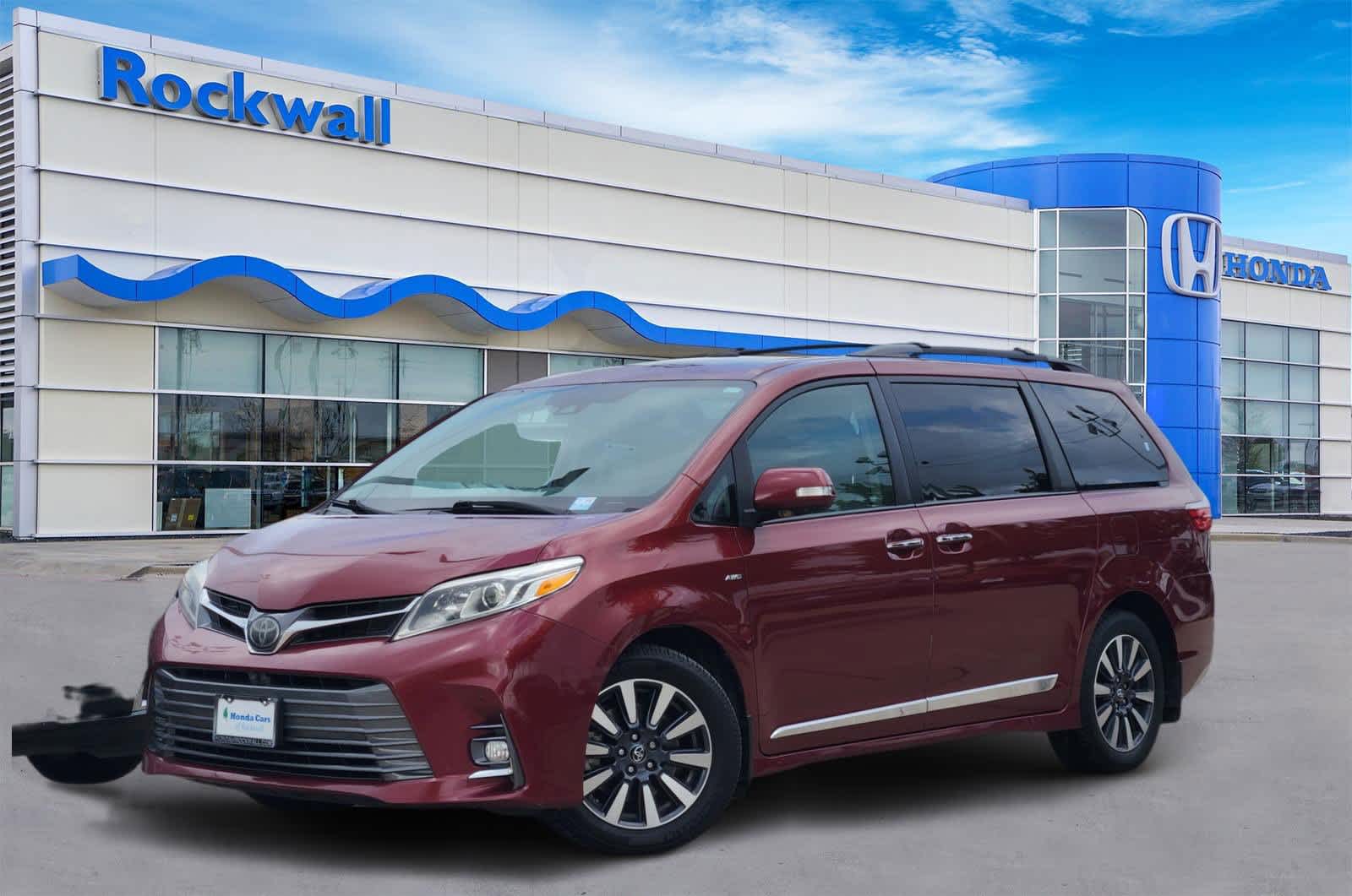 Thumbnail: 2019 Toyota Sienna - 1