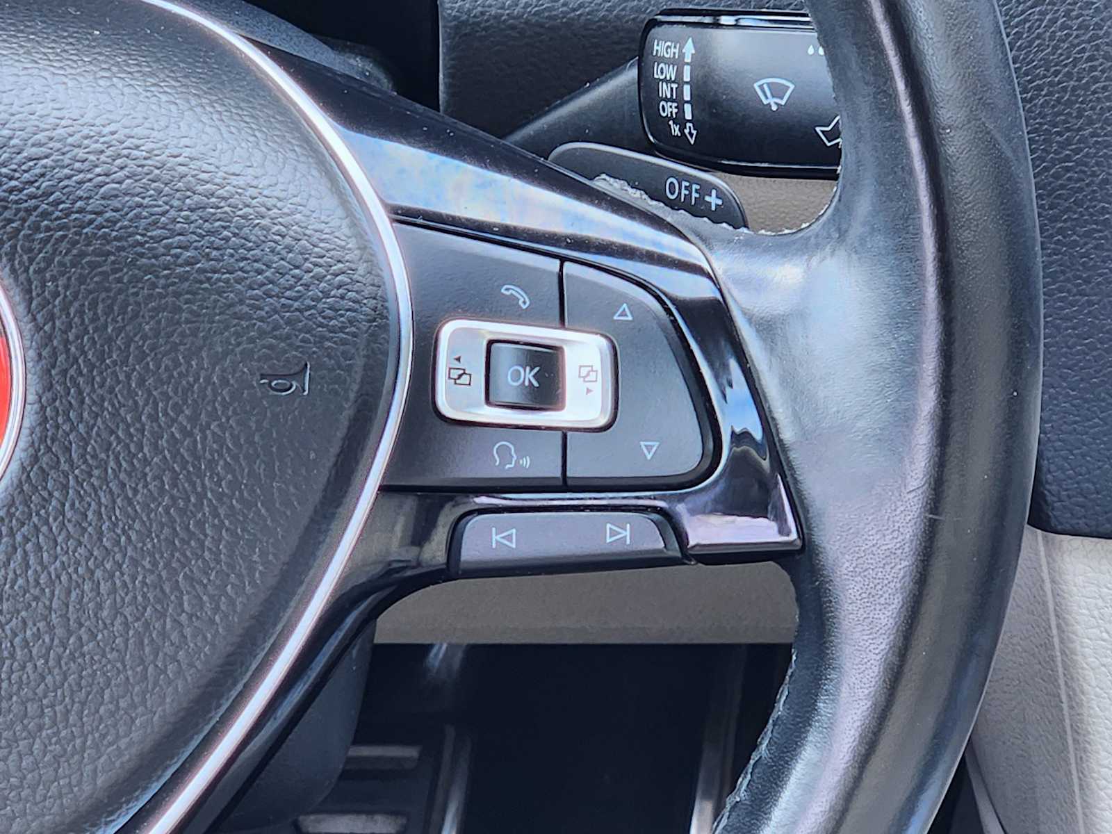 Thumbnail: 2017 Volkswagen Golf - 32