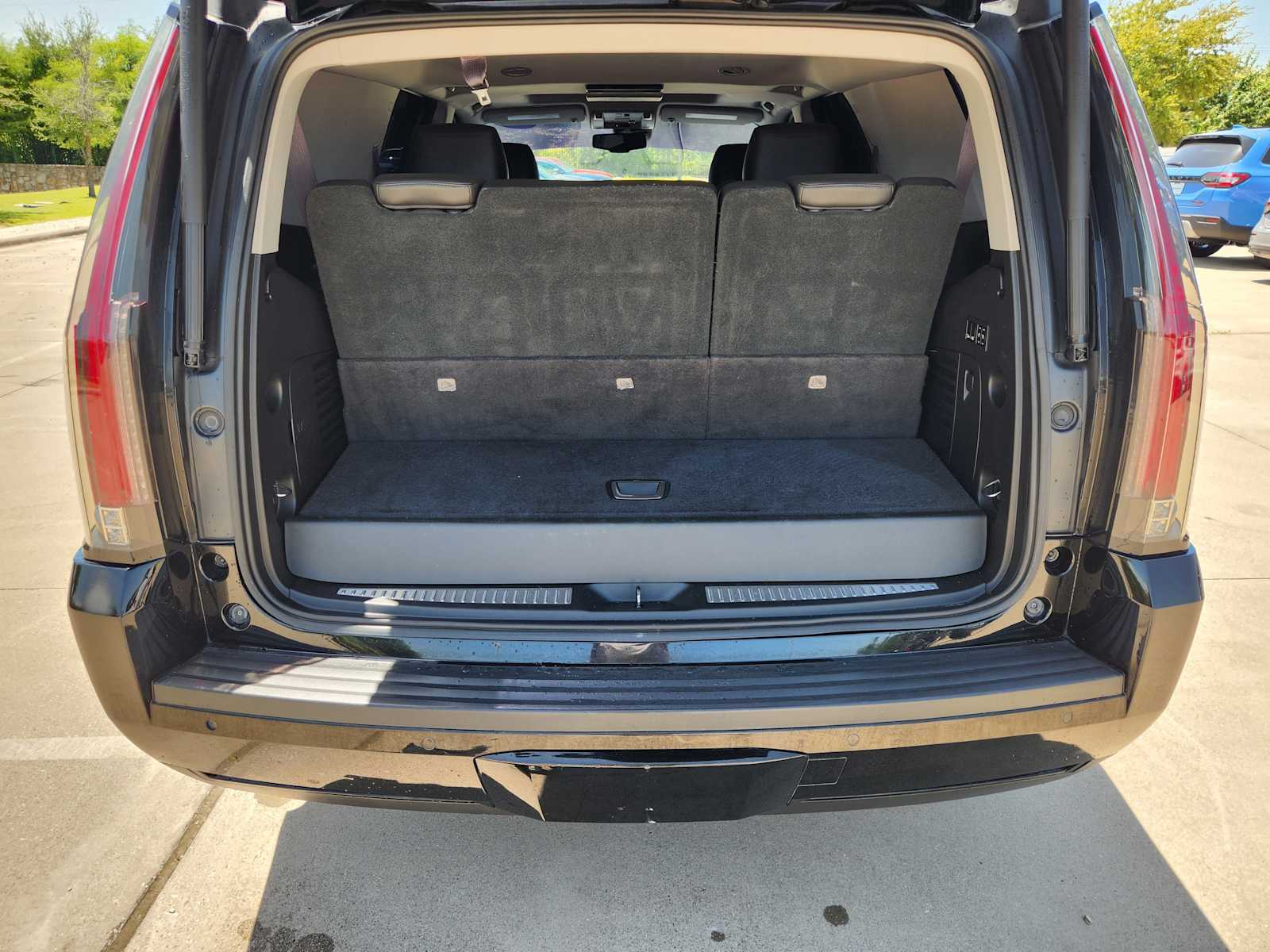 Thumbnail: 2016 Cadillac Escalade - 20