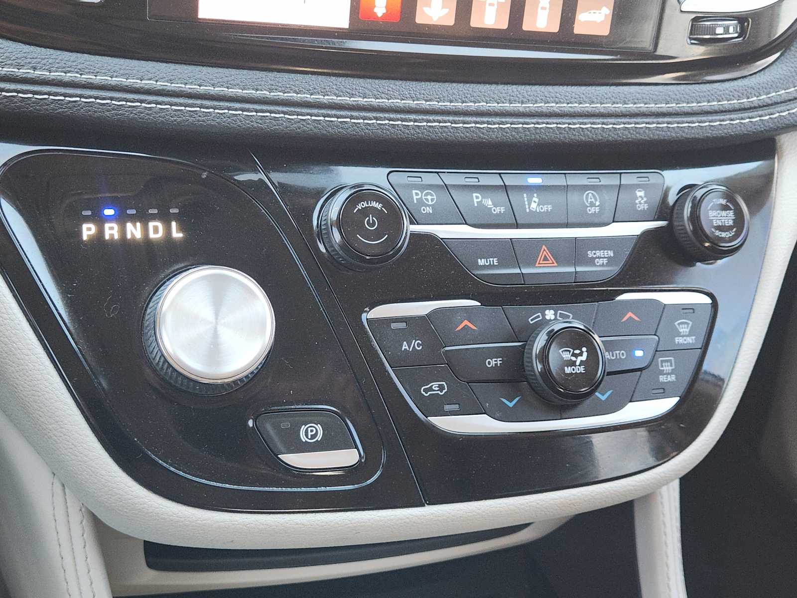 Thumbnail: 2022 Chrysler Pacifica - 27