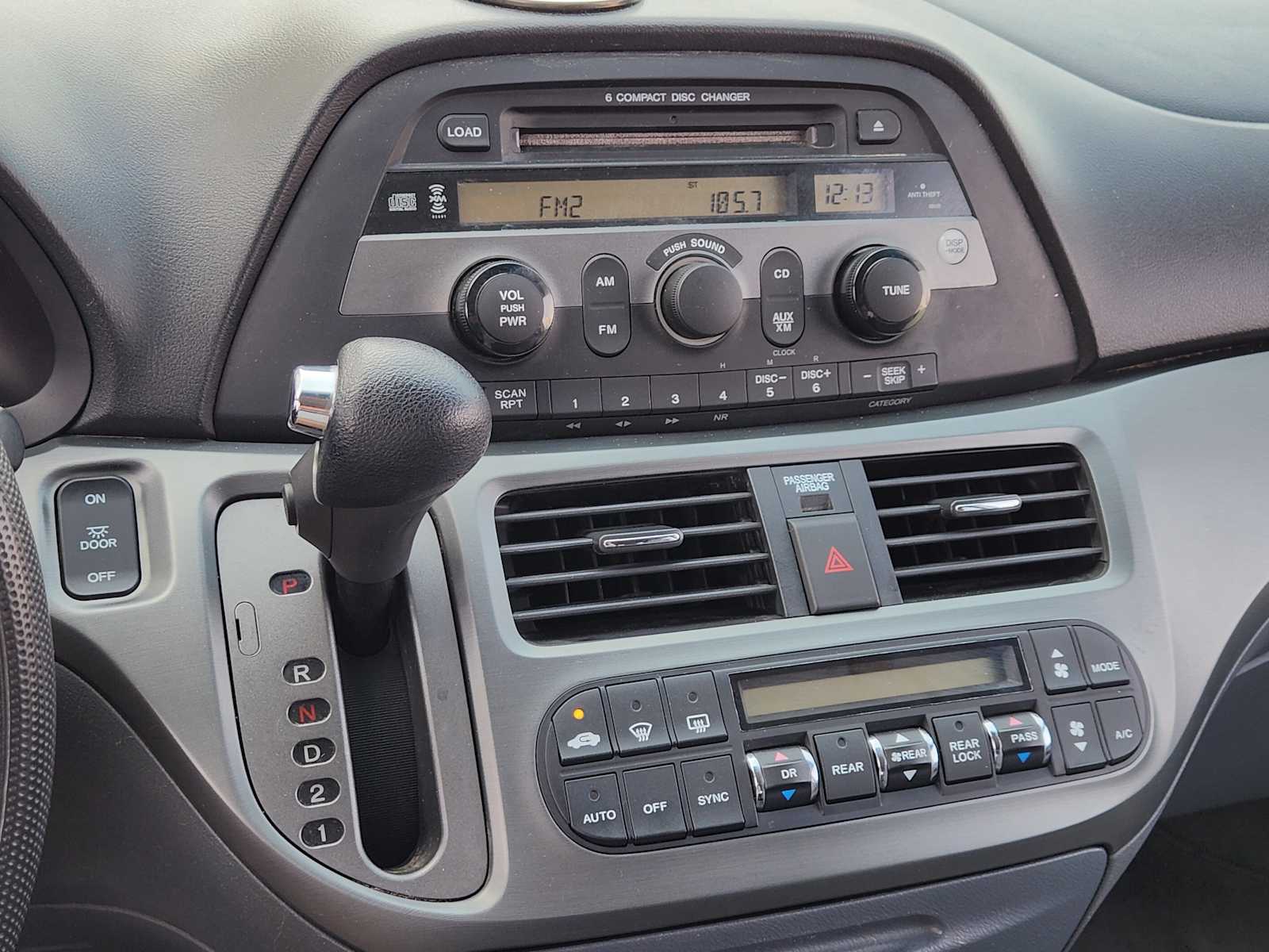 Thumbnail: 2005 Honda Odyssey - 17