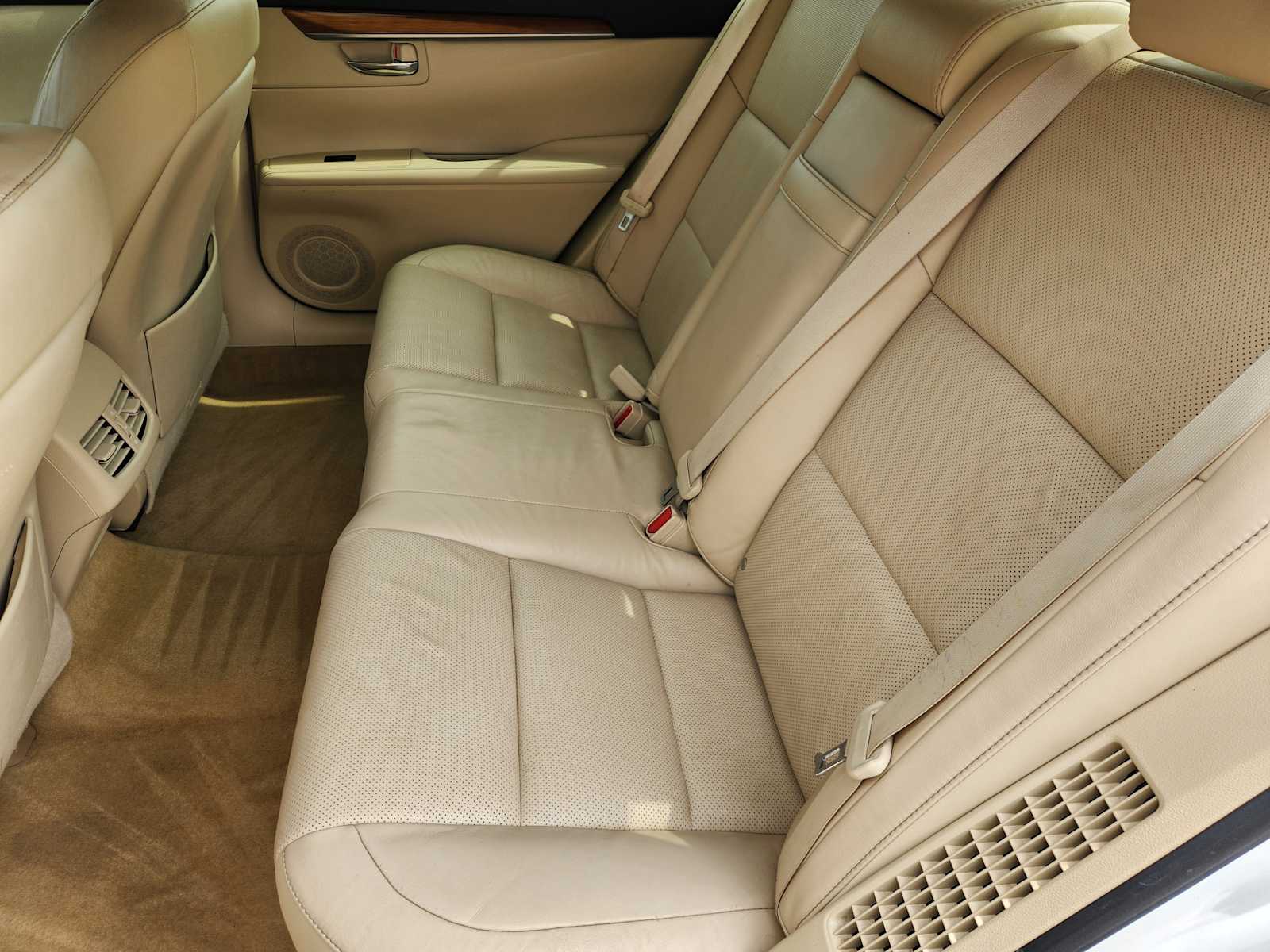 Thumbnail: 2015 Lexus ES - 13