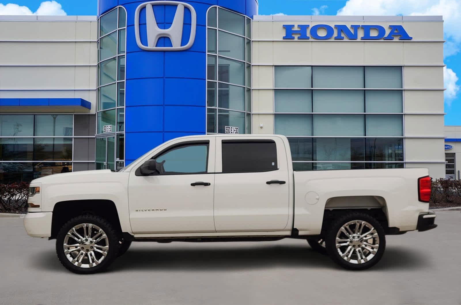 Thumbnail: 2018 Chevrolet Silverado 1500 - 3
