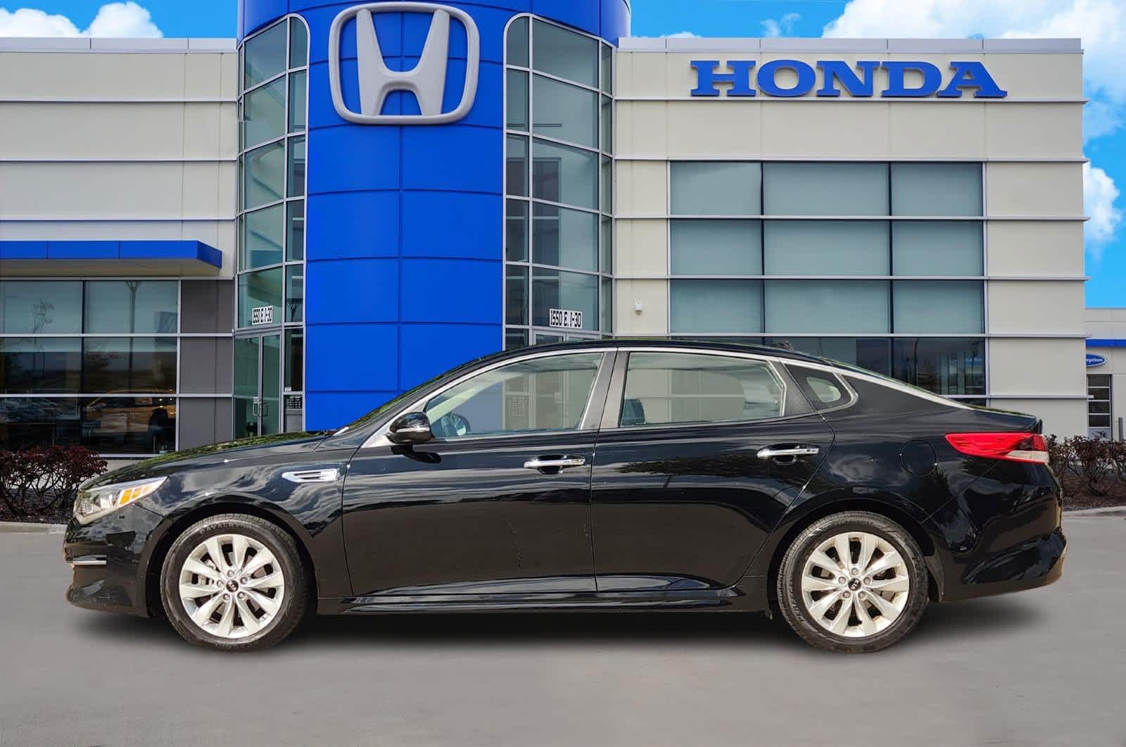 Thumbnail: 2018 Kia Optima - 3