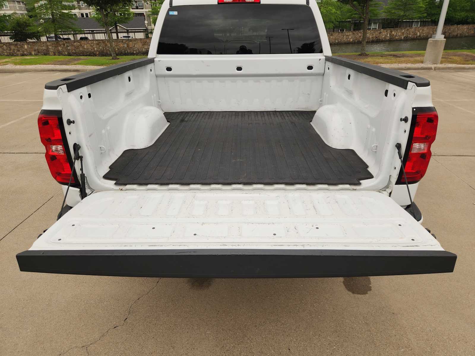 Thumbnail: 2018 Chevrolet Silverado 1500 - 19