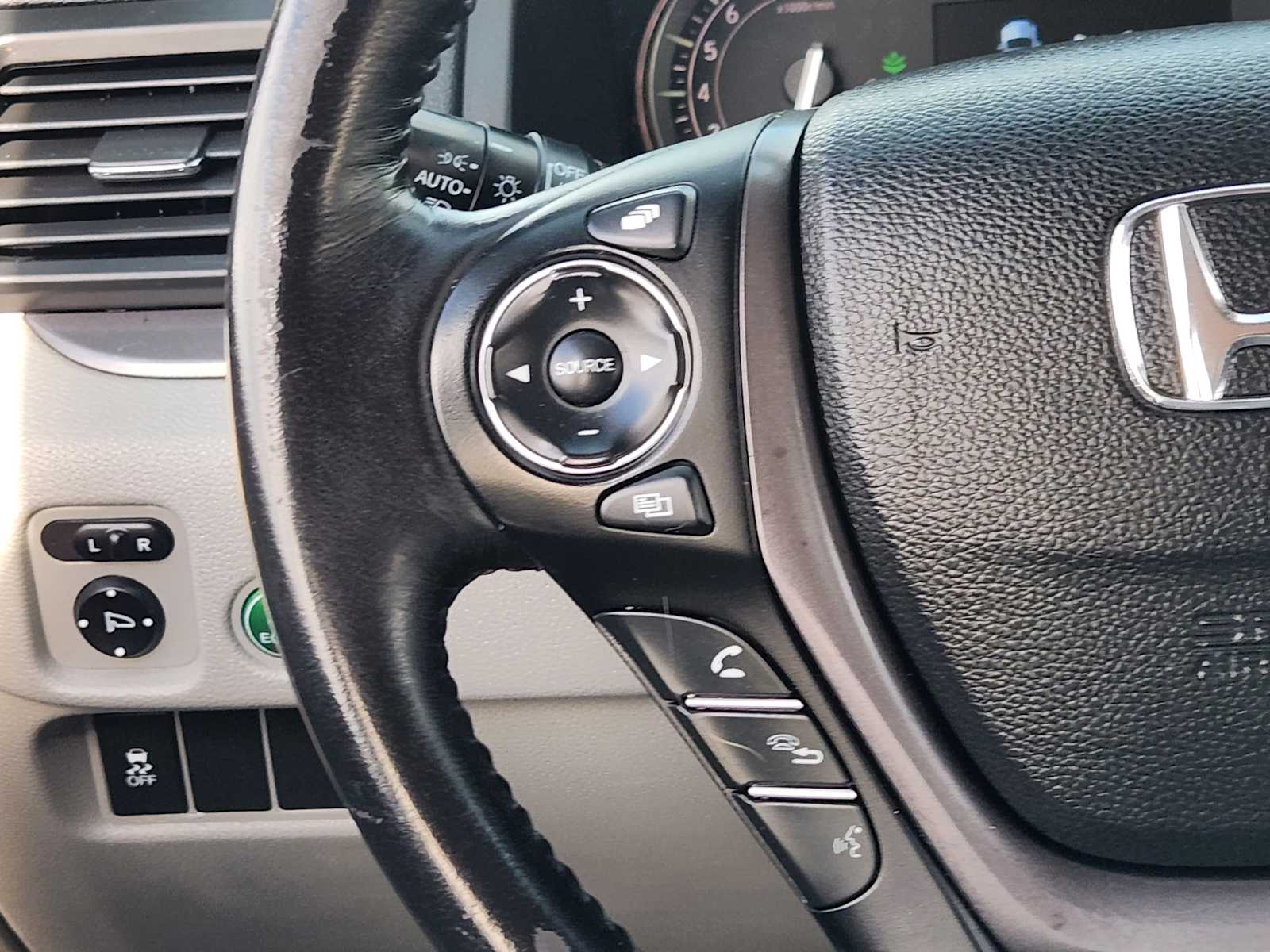 Thumbnail: 2016 Honda Pilot - 33