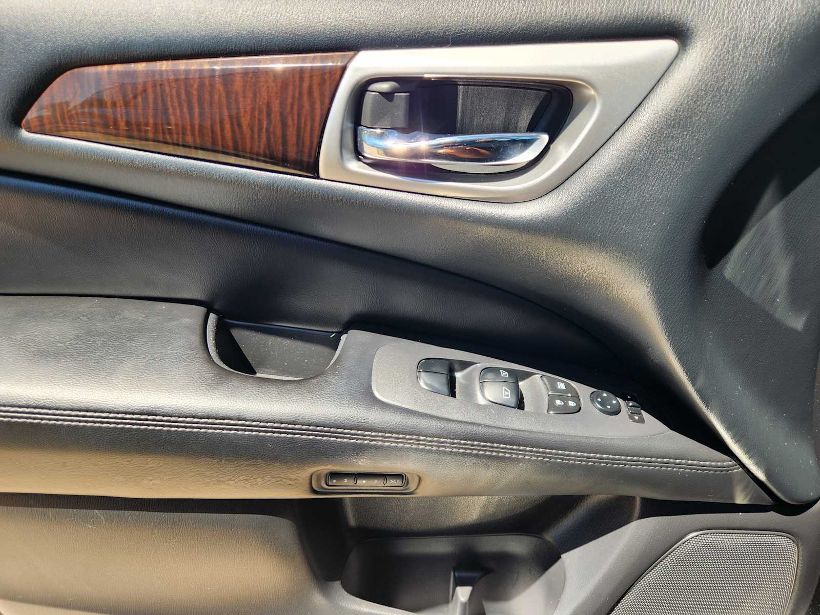 Thumbnail: 2014 Nissan Pathfinder - 30