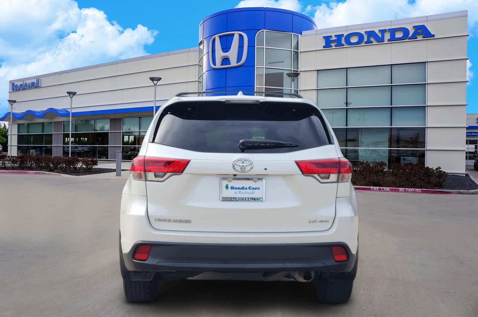 Thumbnail: 2017 Toyota Highlander - 5