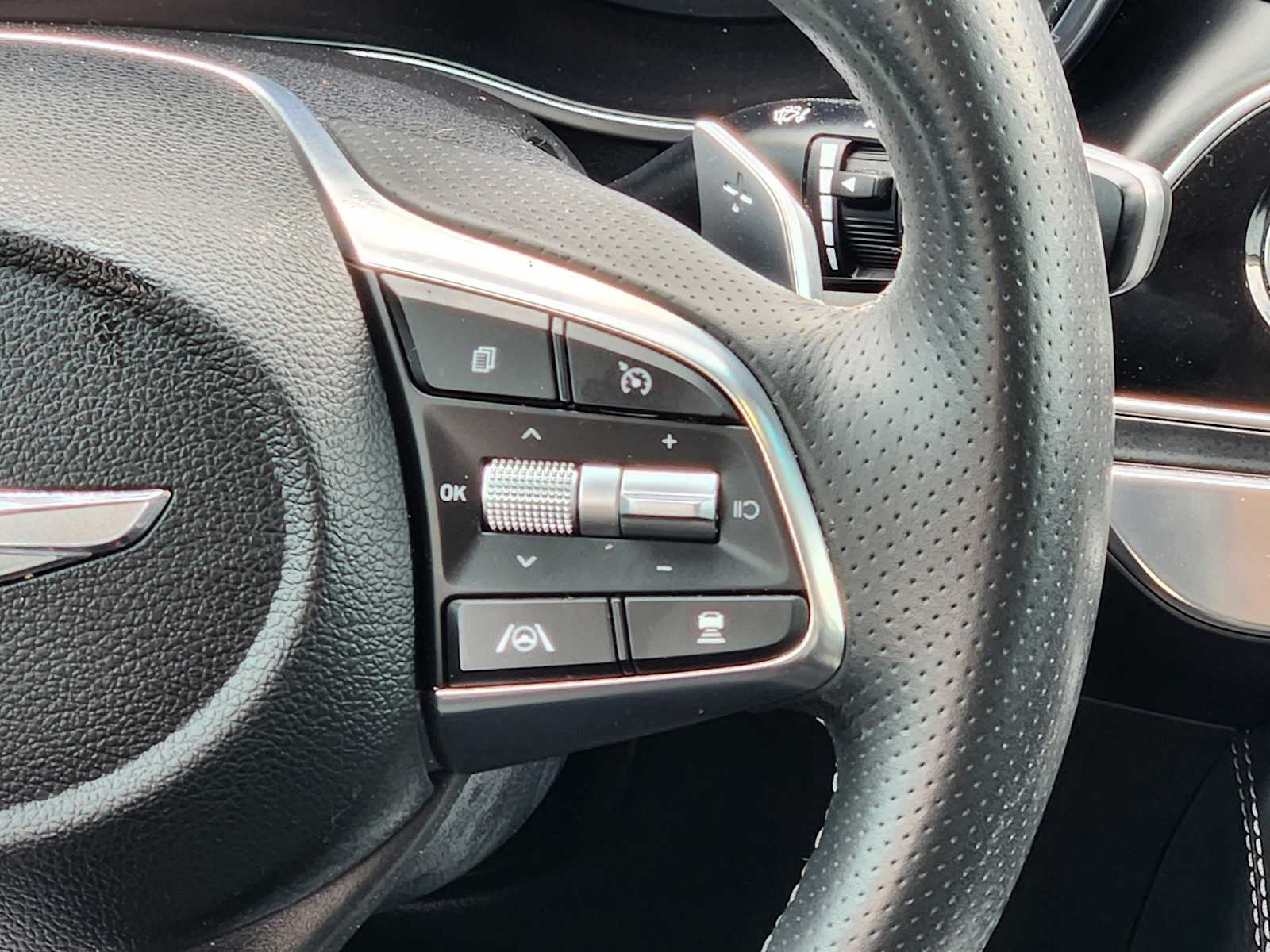 Thumbnail: 2022 Genesis G70 - 33