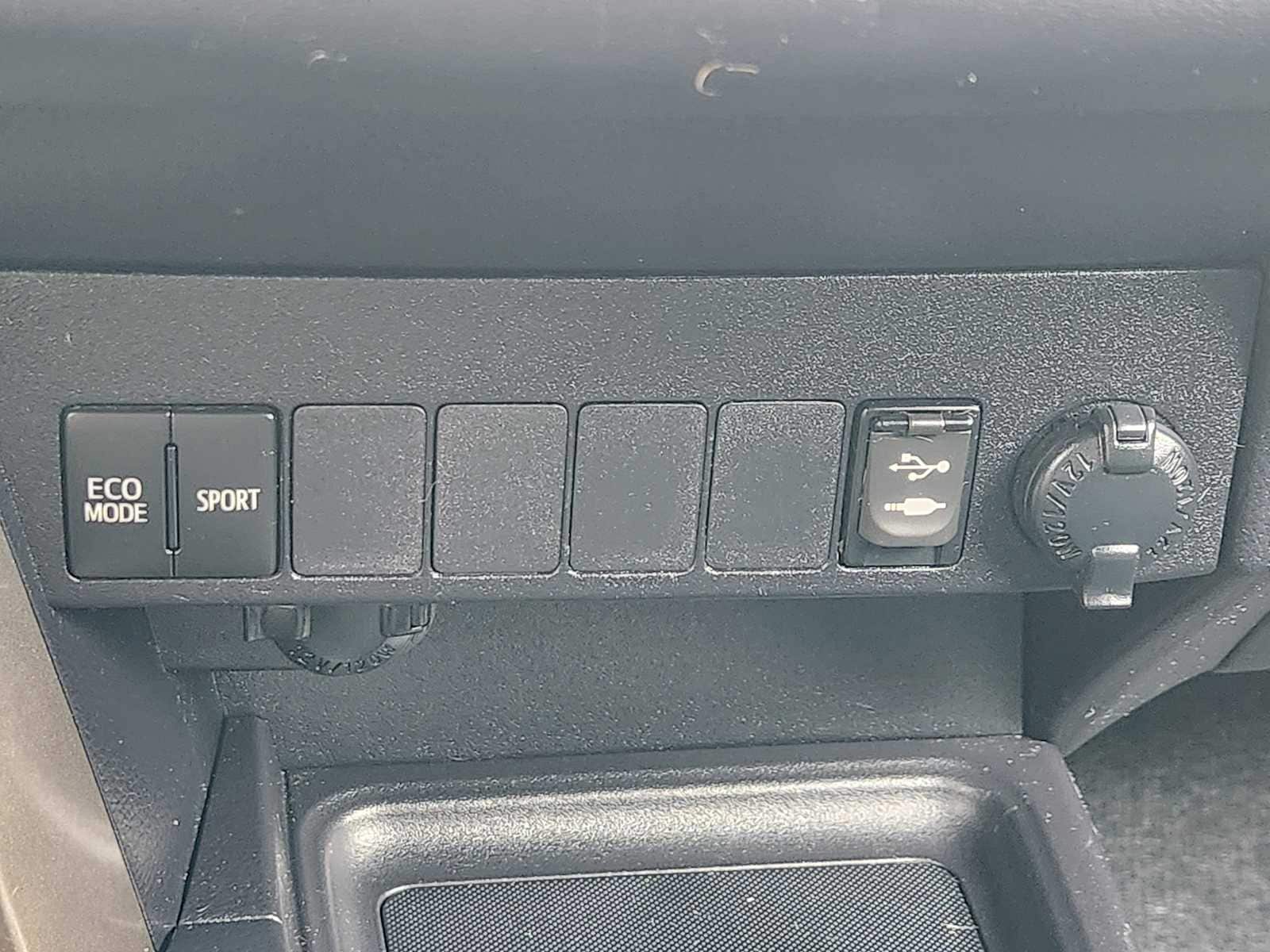 Thumbnail: 2015 Toyota RAV4 - 27