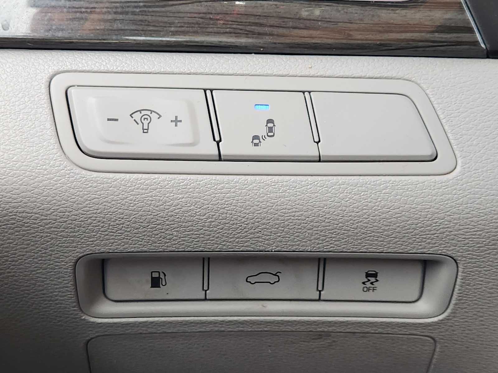 Thumbnail: 2015 Hyundai Sonata - 27