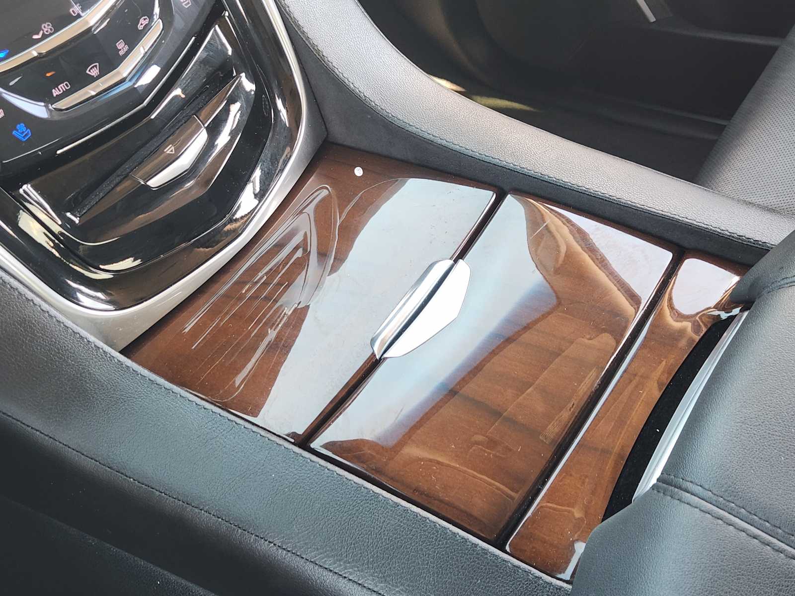 Thumbnail: 2019 Cadillac Escalade - 17