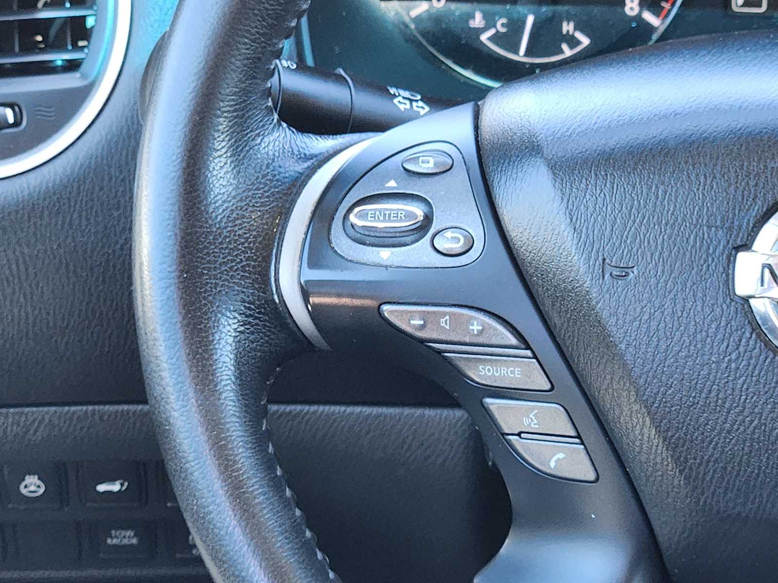 Thumbnail: 2014 Nissan Pathfinder - 33