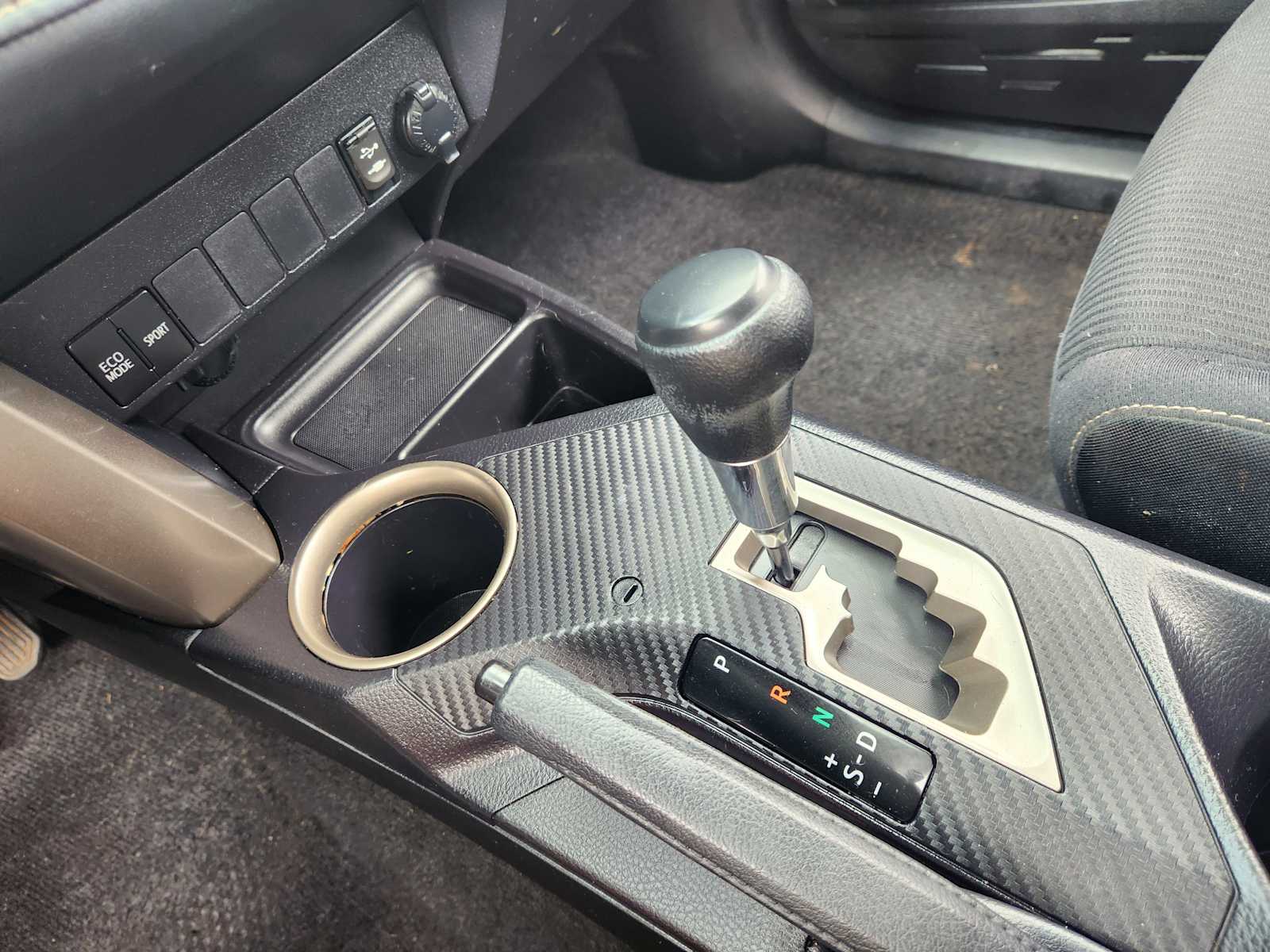 Thumbnail: 2015 Toyota RAV4 - 16