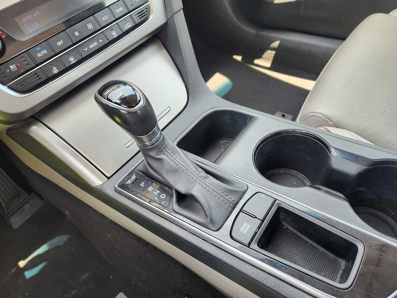 Thumbnail: 2015 Hyundai Sonata - 17