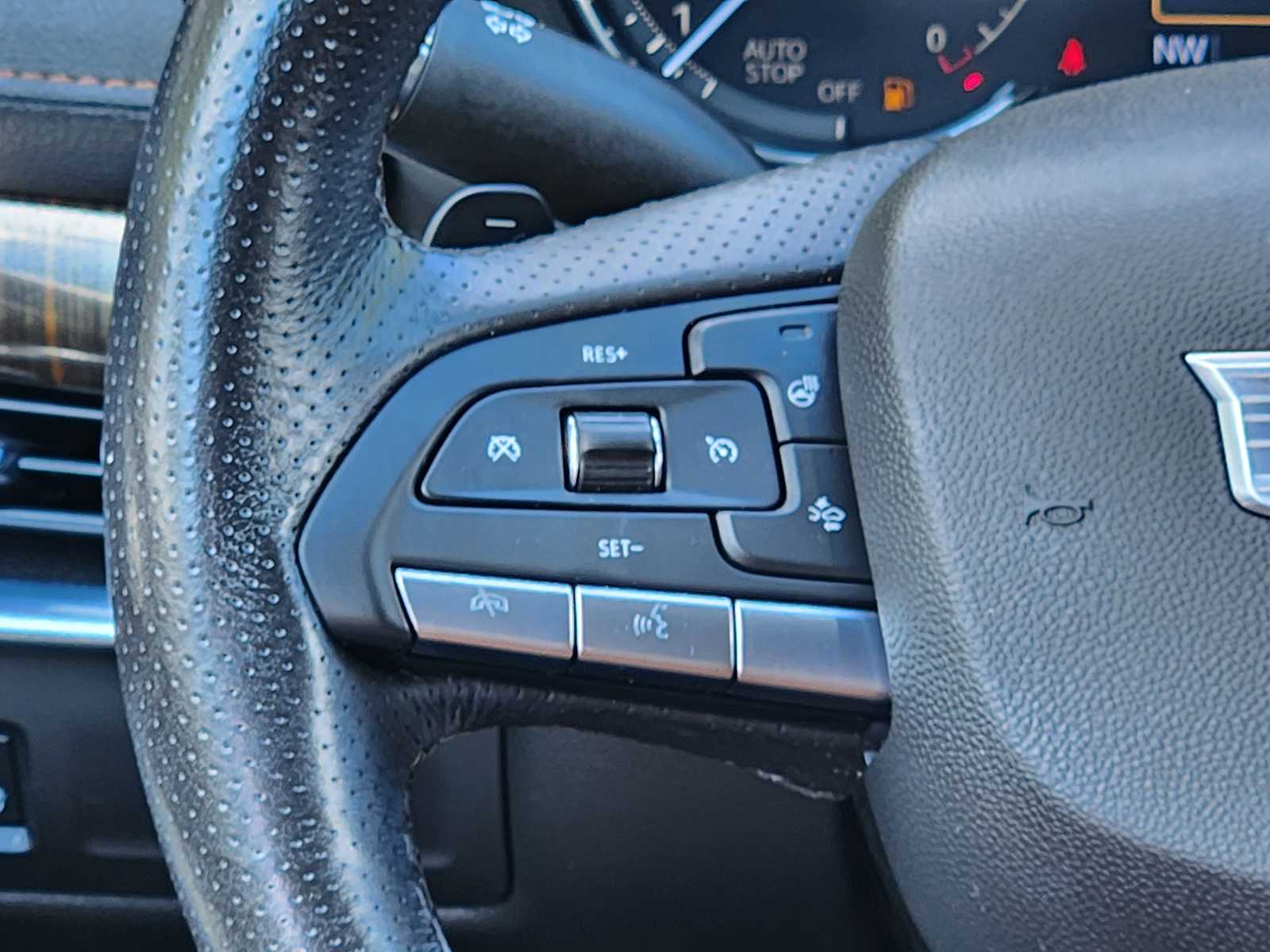 Thumbnail: 2021 Cadillac XT4 - 32