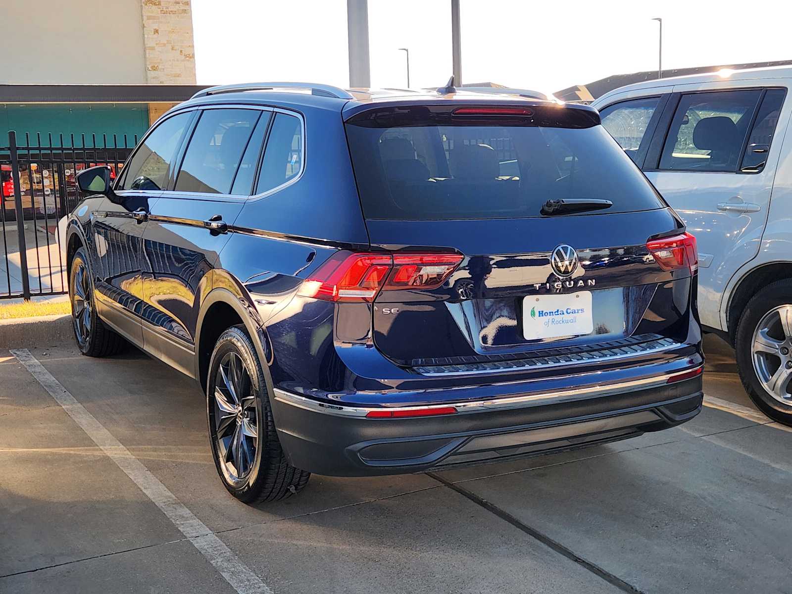 Thumbnail: 2023 Volkswagen Tiguan - 6