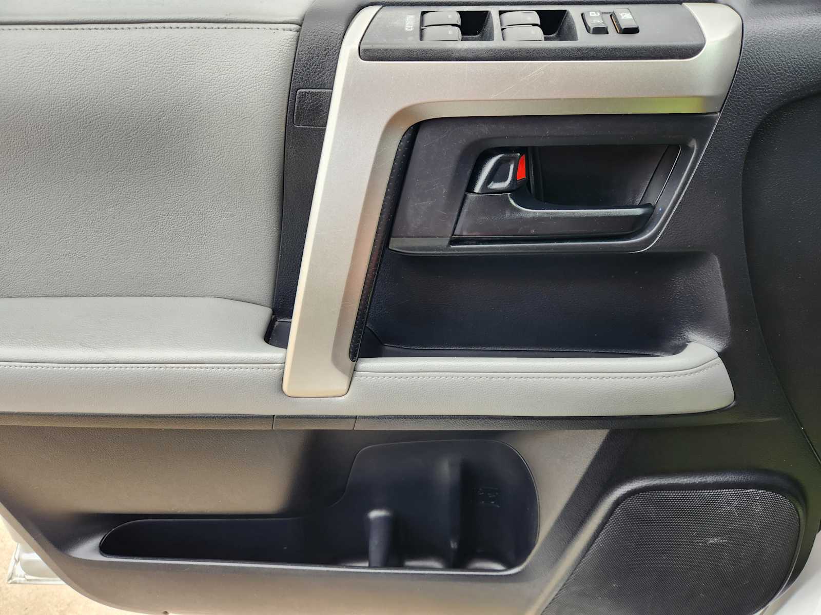 Thumbnail: 2013 Toyota 4Runner - 30