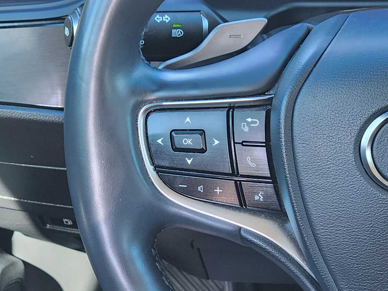 Thumbnail: 2022 Lexus ES - 31