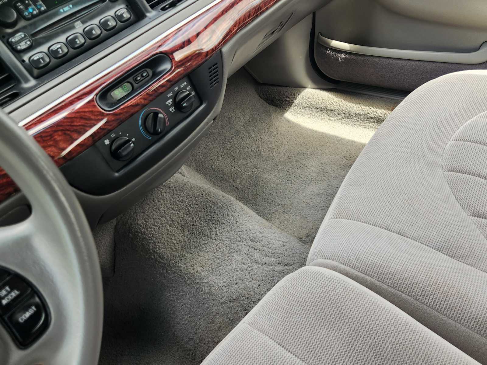 Thumbnail: 2000 Mercury Grand Marquis - 17