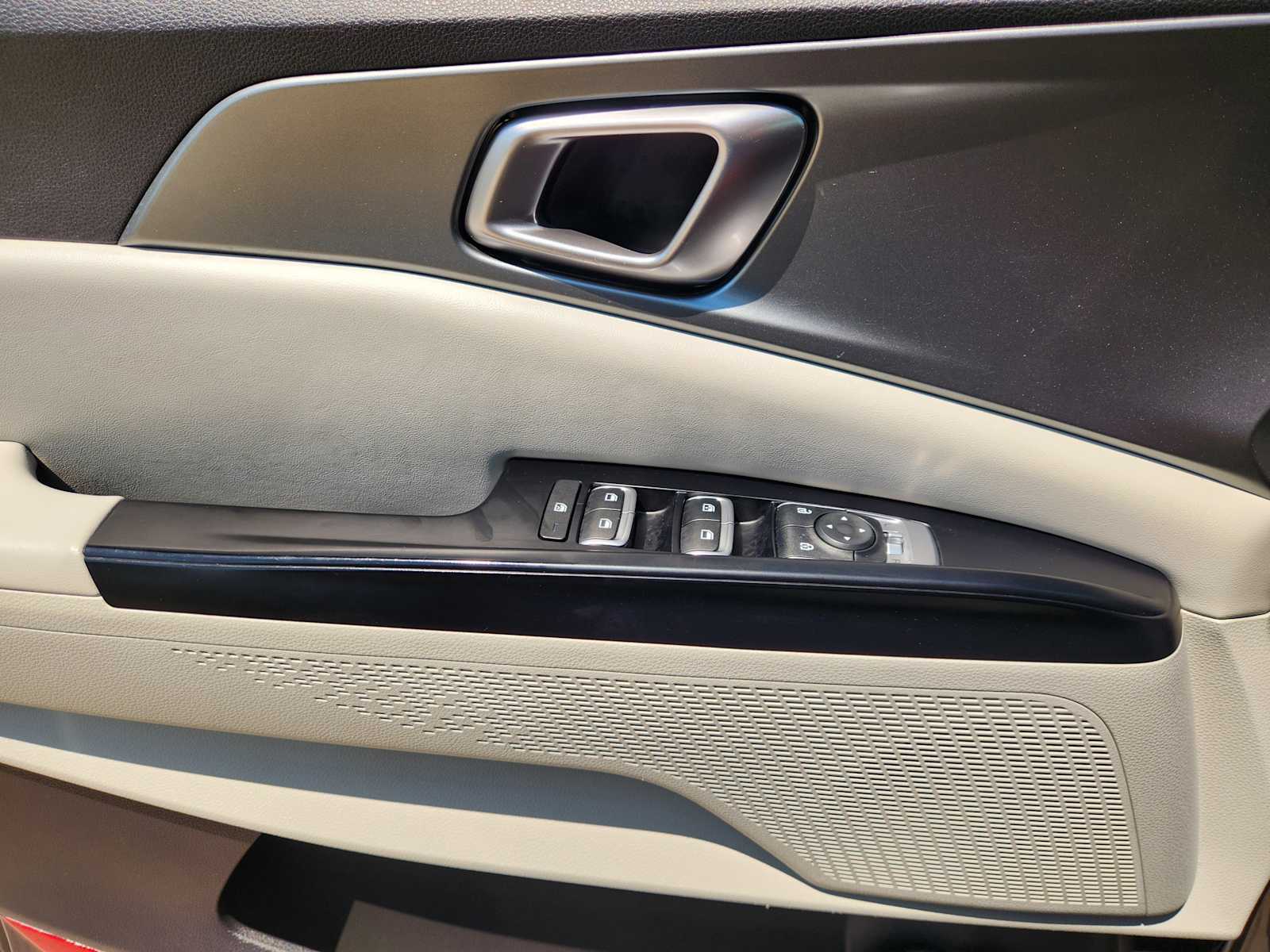 Thumbnail: 2022 Kia Carnival - 30