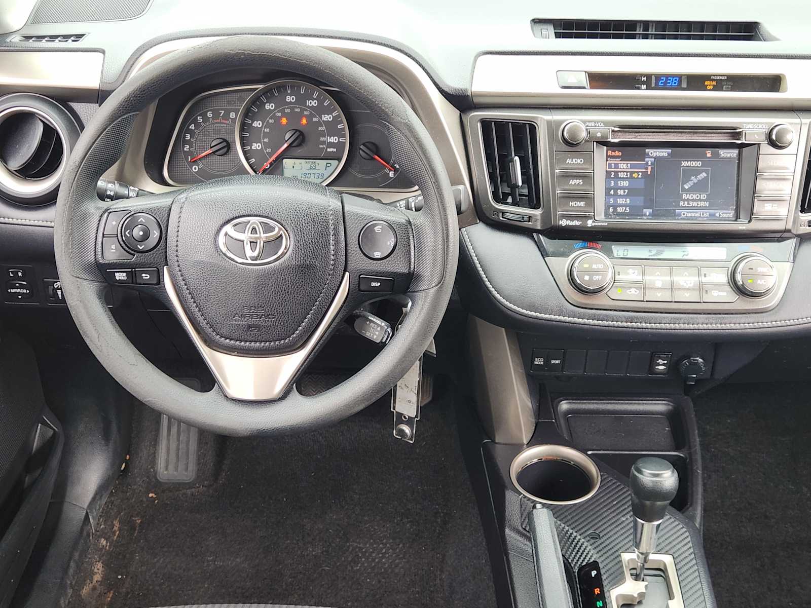 Thumbnail: 2015 Toyota RAV4 - 14