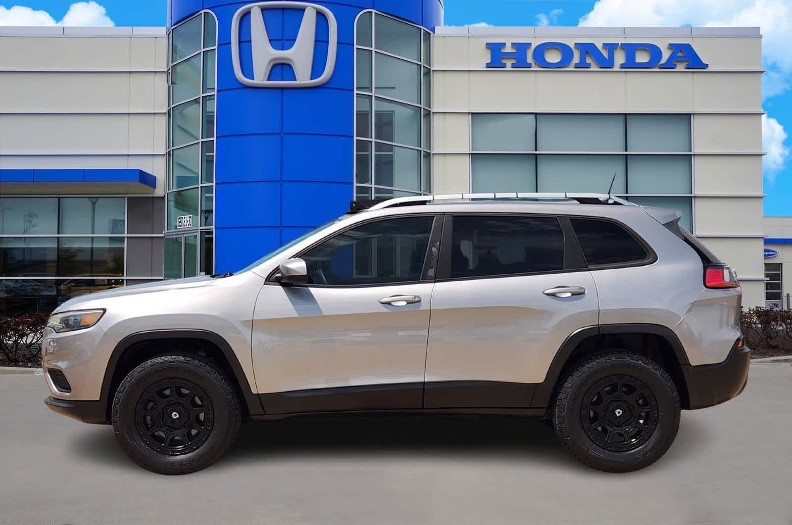 Thumbnail: 2020 Jeep Cherokee - 3